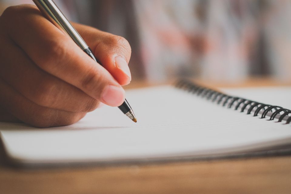 Participez au concours de dictée par Fast Genius